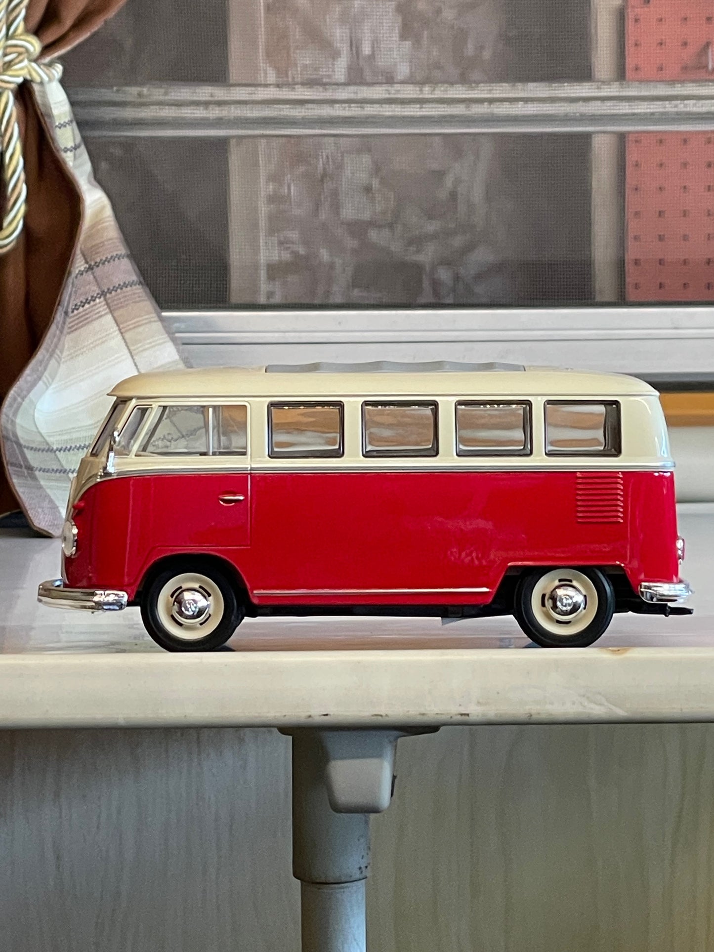 Red VW Bus Split Window - Model Car