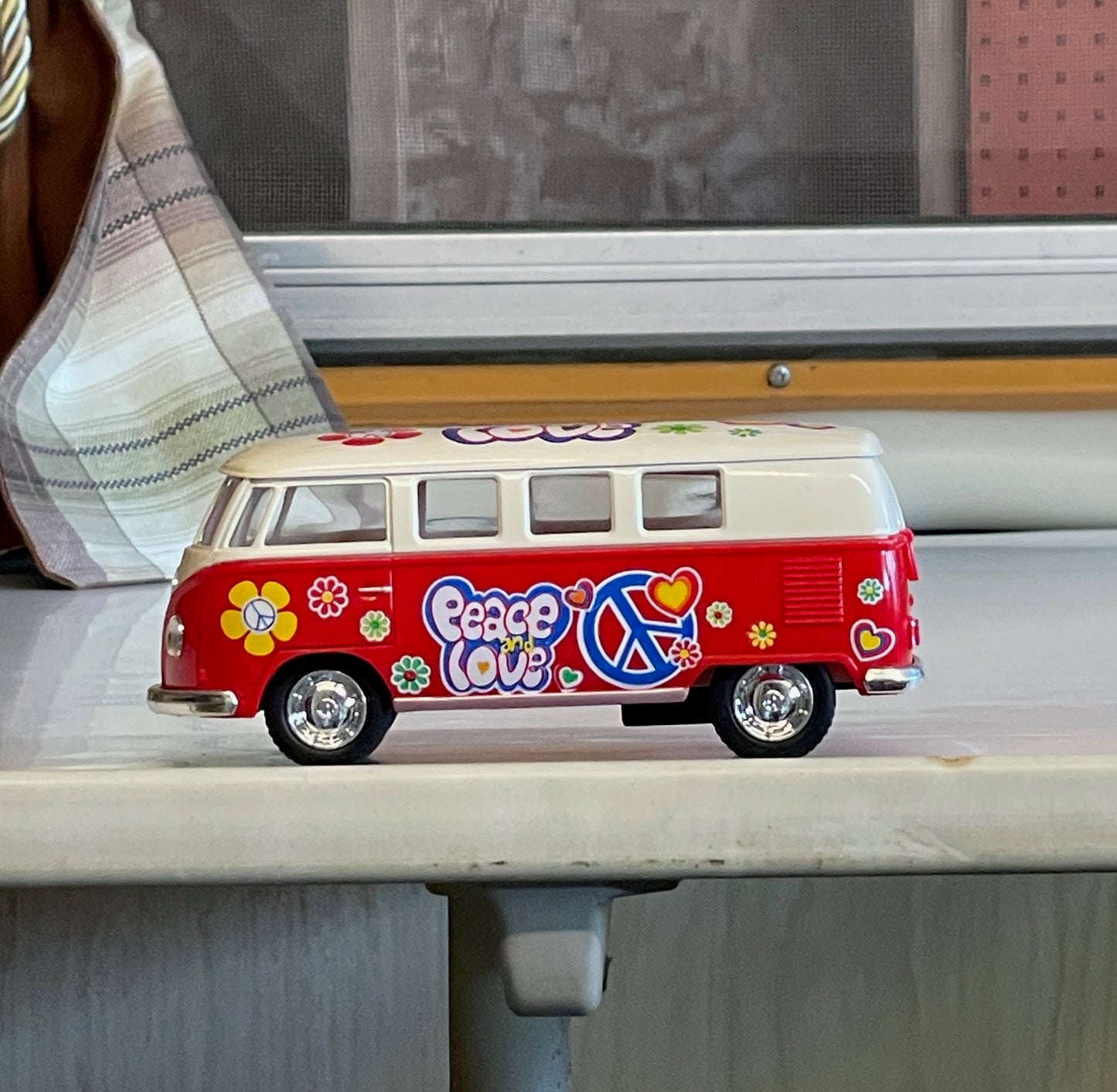 1962 Volkswagen Classical Bus - Die Cast Model Car - Kinsmart KT5060 Scale 1/32