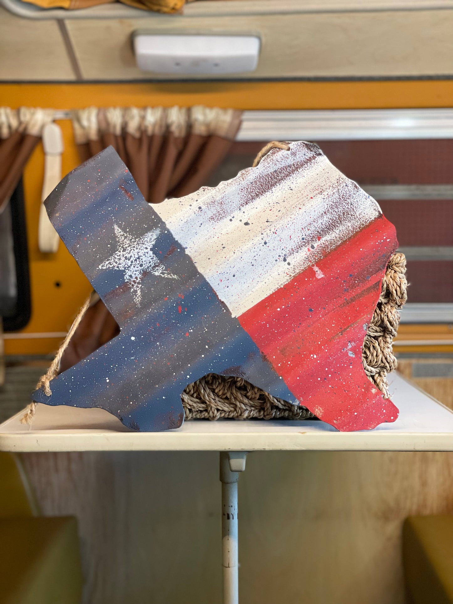 Metal Texas-Shaped Hanging Sign